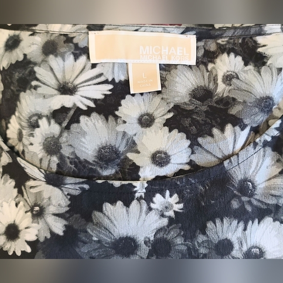 Michael Kors Black and White Daisy Blouse, Size large - Picture 4 of 6